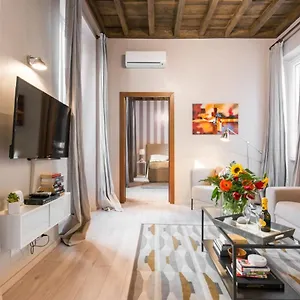 Living Rhome-spanishsteps , Rome Italy